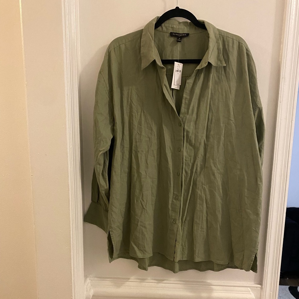 Banana Republic Olive Green Lightweight Button-Up Shirt